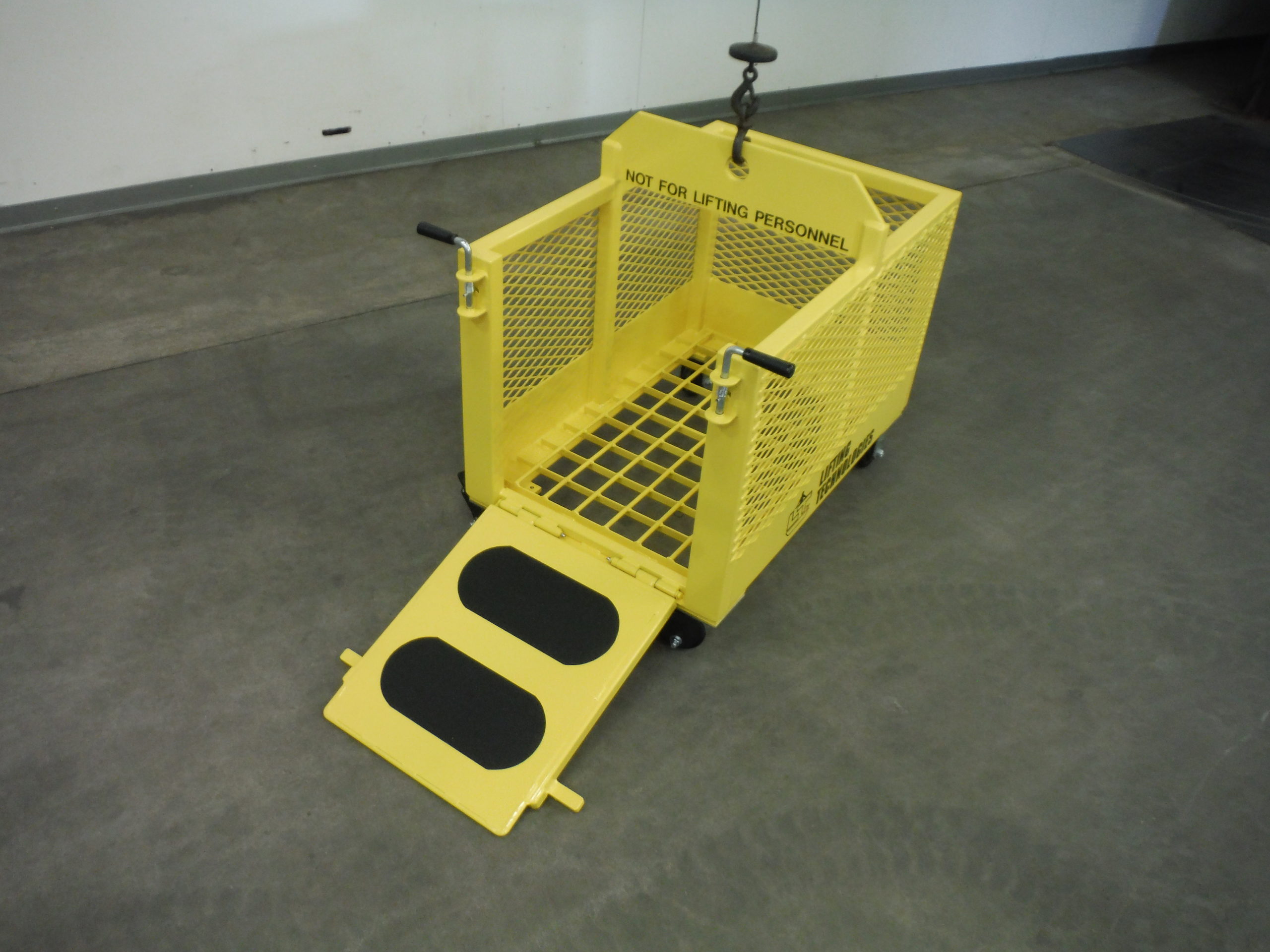 Material handling only platform, single pick with 2'' hole, ramp, and casters. Open ramp